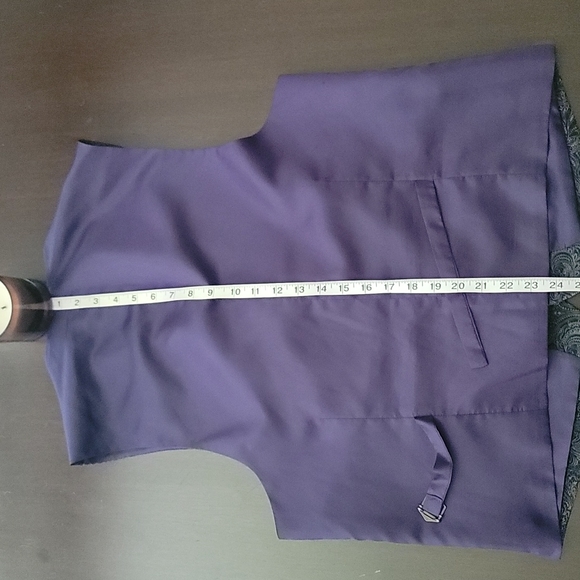 Vest - Picture 8 of 9